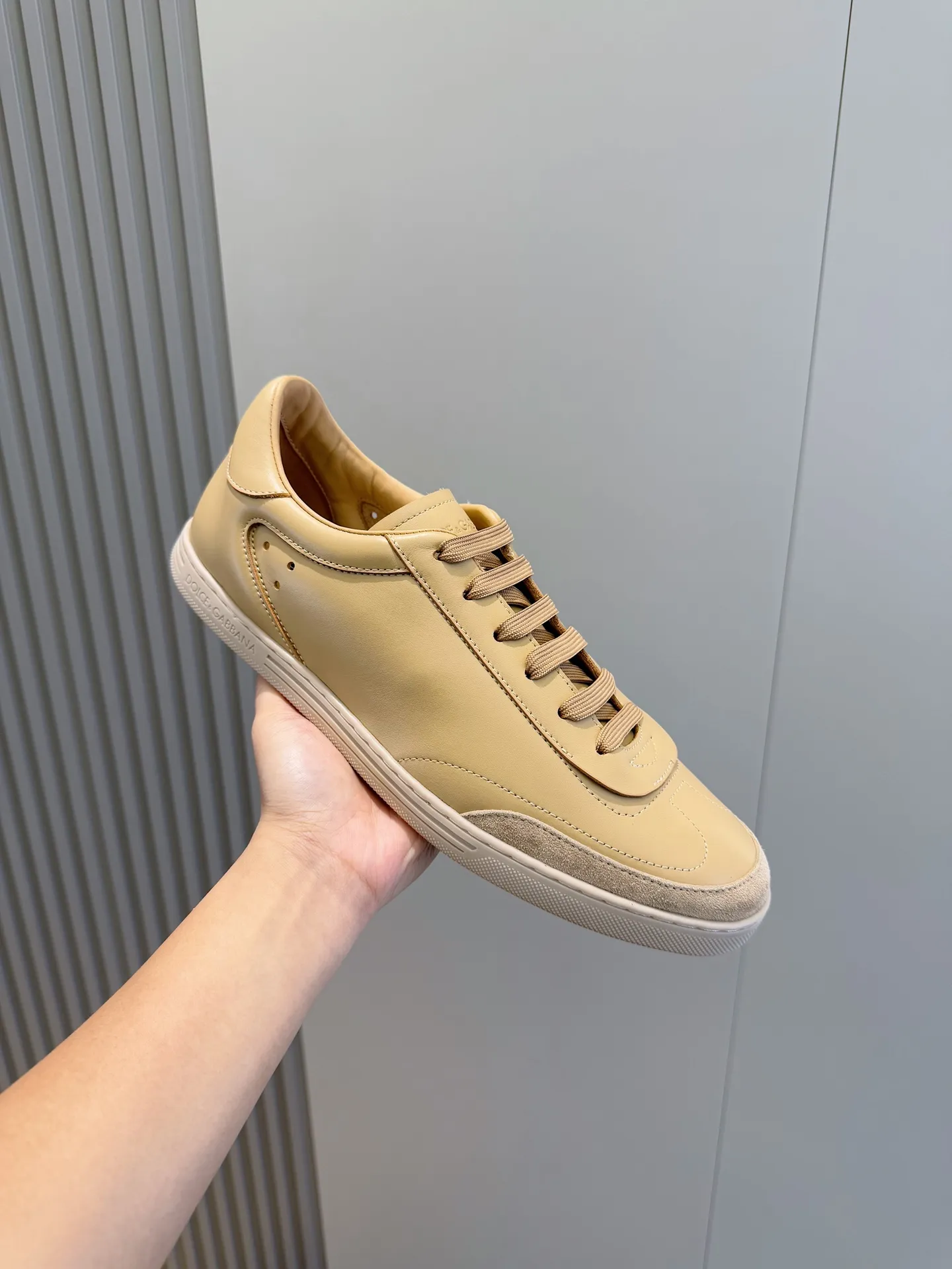 Men's Men's Shoes💰400 [New Style]🐏🐏DG men's calfskin sneakers Portofino Yacht shoes, simple and versatile design, unique saddle leather soles. The Dolce &G logo rear wing is the icing on the cake. Imported cowhide + rubber outsole Size: 39-44 (customized at 38.45)